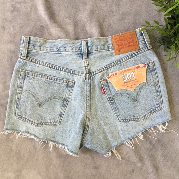 π S O L D π Leviβs 501 shorts - Picture 3 of 10